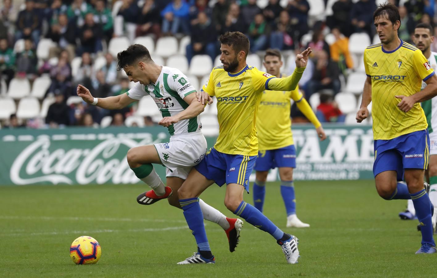 La derrota del Córdoba CF ante el Cádiz (1-3), en imágenes