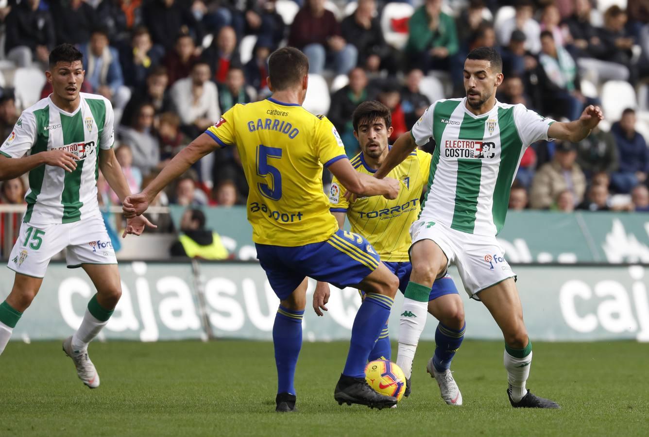 La derrota del Córdoba CF ante el Cádiz (1-3), en imágenes