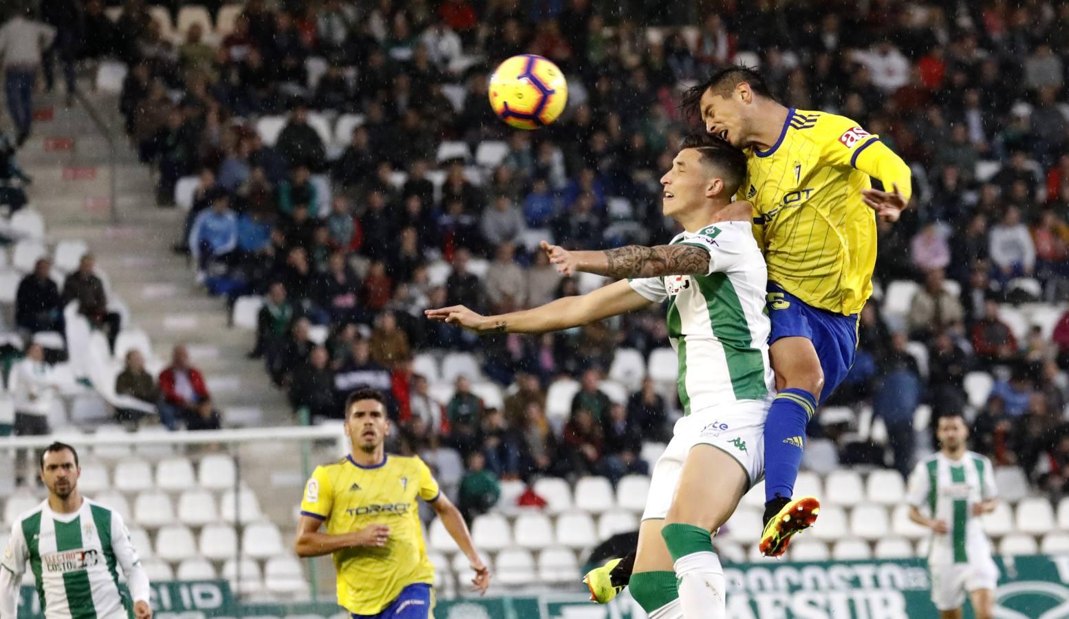 La derrota del Córdoba CF ante el Cádiz (1-3), en imágenes