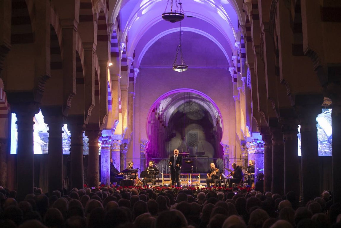 El concierto navideño de José Manuel Soto en la Mezquita-Catedral de Córdoba, en imágenes