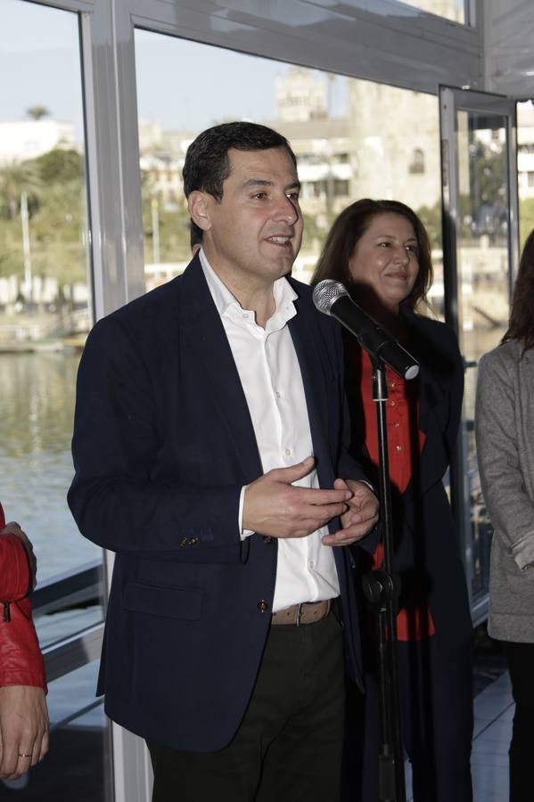 En imágenes, el PP andaluz celebra con los medios la Navidad... y el nuevo panorama político