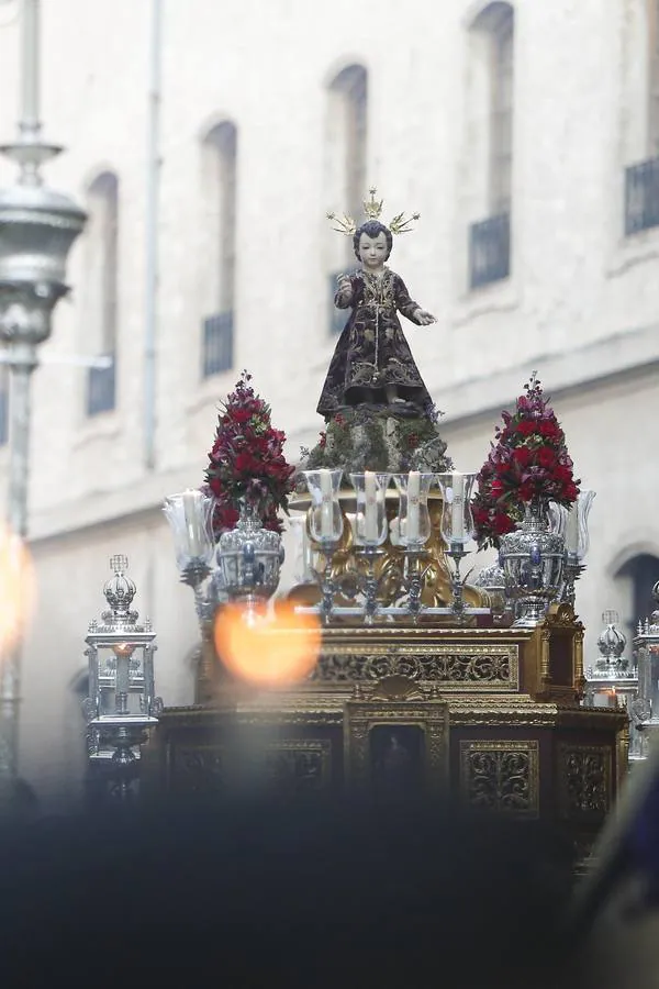 La procesión del Niño Jesús del Santo Sepulcro de Córdoba, en imágenes