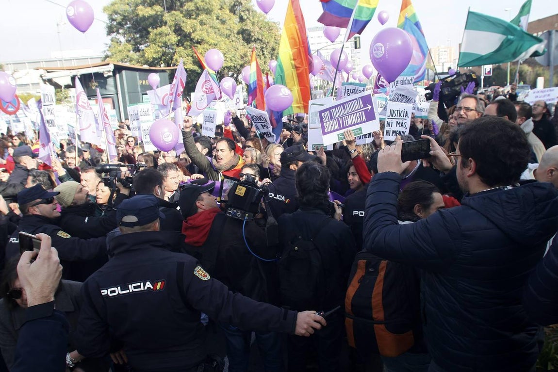 Protestas feministas frente al Parlamento andaluz