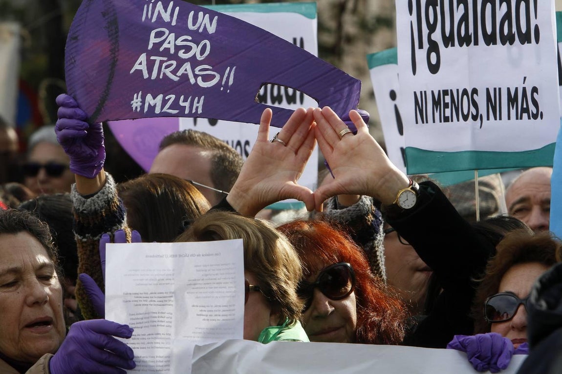 Protestas feministas frente al Parlamento andaluz