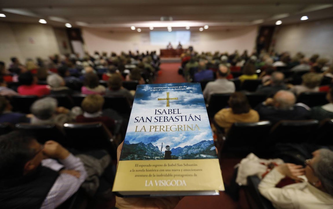 El Foro Cultural de ABC Córdoba con Isabel San Sebastián, en imágenes