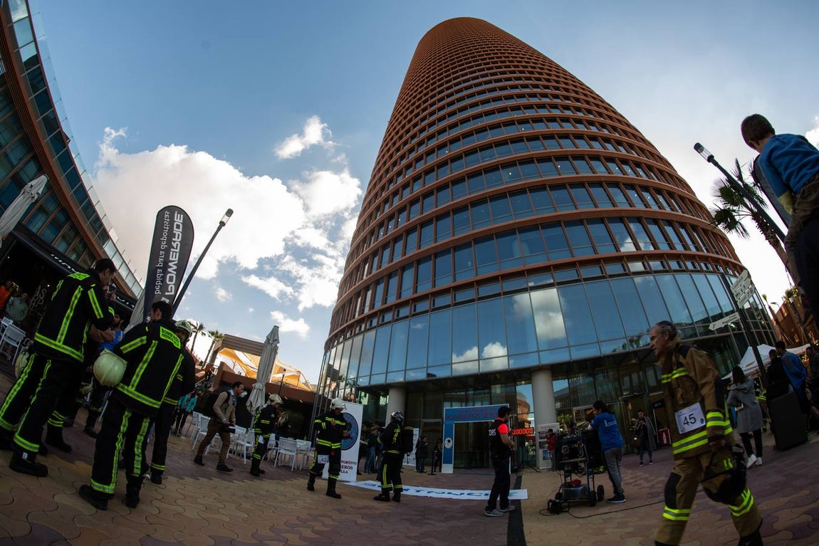 Cronoescalada a la Torre Sevilla, en imágenes