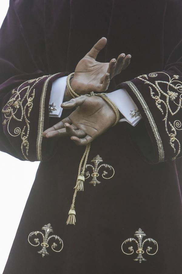 El Vía Crucis de las cofradías de Córdoba con el Señor del Perdón, en imágenes