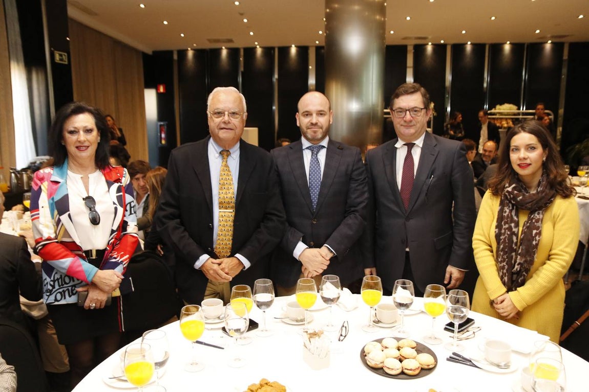 La charla del presidente de Abbott Laboratories España en Córdoba, en imágenes