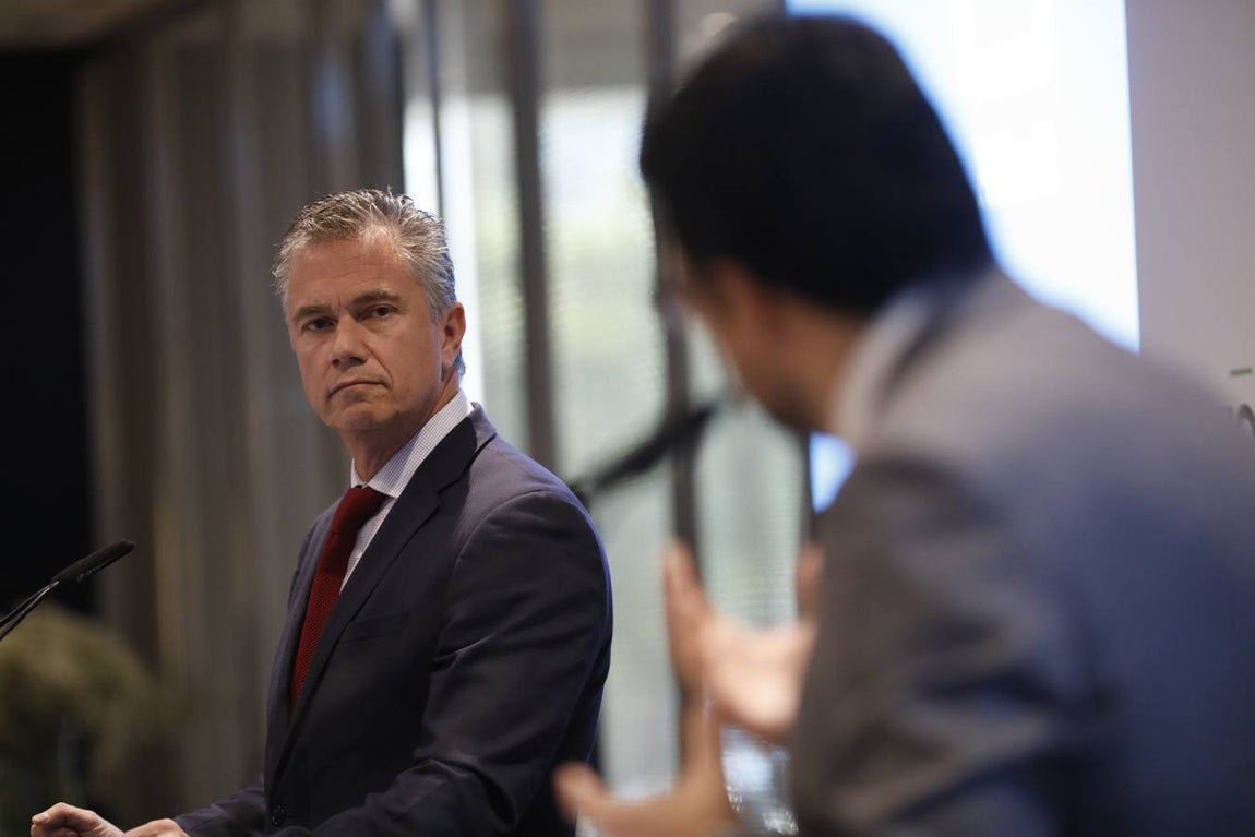 La charla del presidente de Abbott Laboratories España en Córdoba, en imágenes