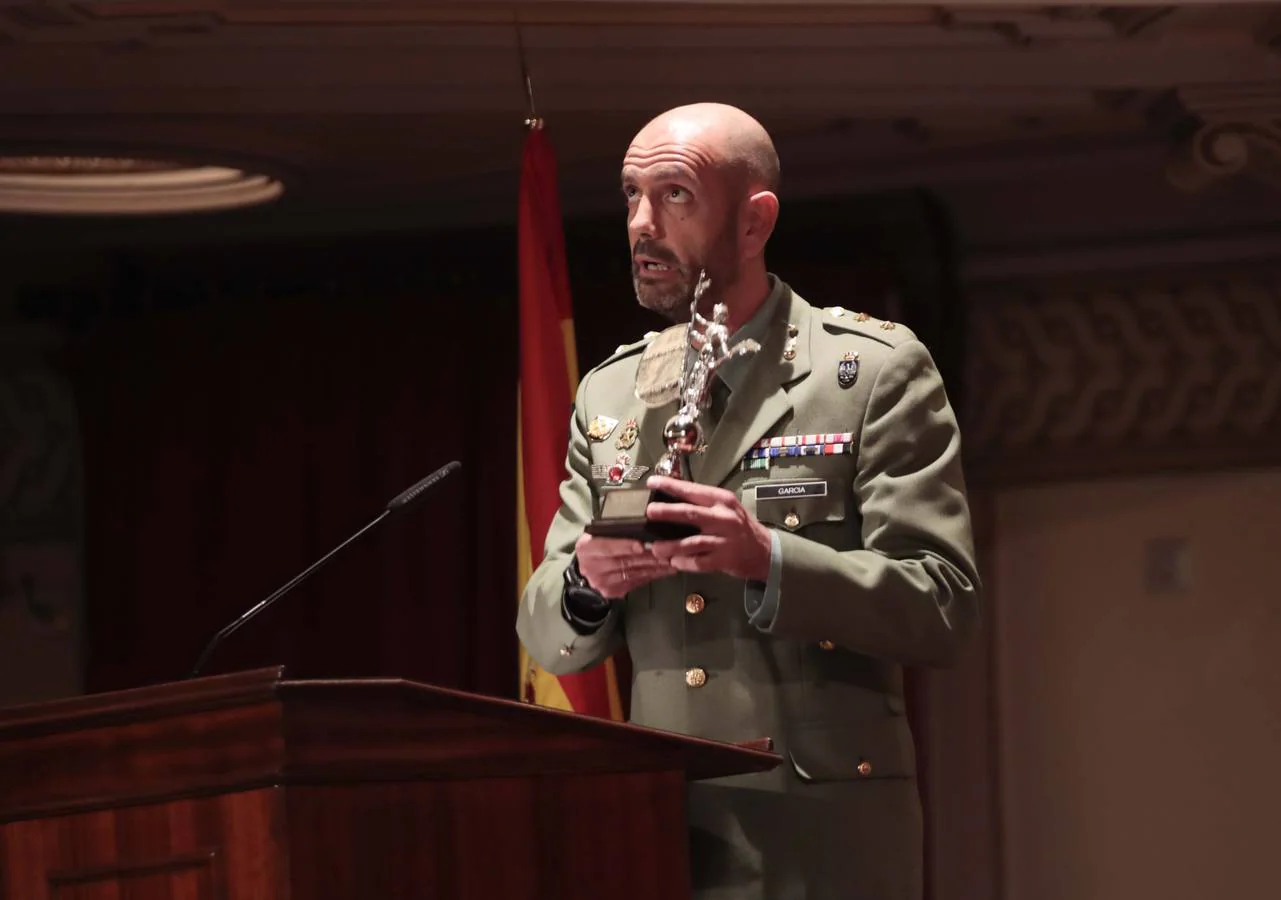 El coronel jefe dle Tercio «Don Juan de Austria» 3º de la Legión, Luis Francisco Cepeda Lucas, recogió el Premio Valor de Excelencia otorgado a la Legión Ejército 2035