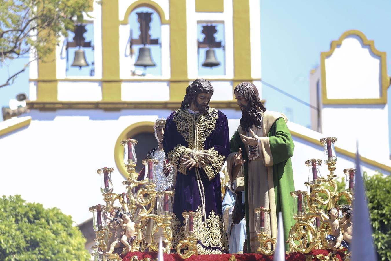 En imágenes, Triana acompaña a San Gonzalo este Lunes Santo