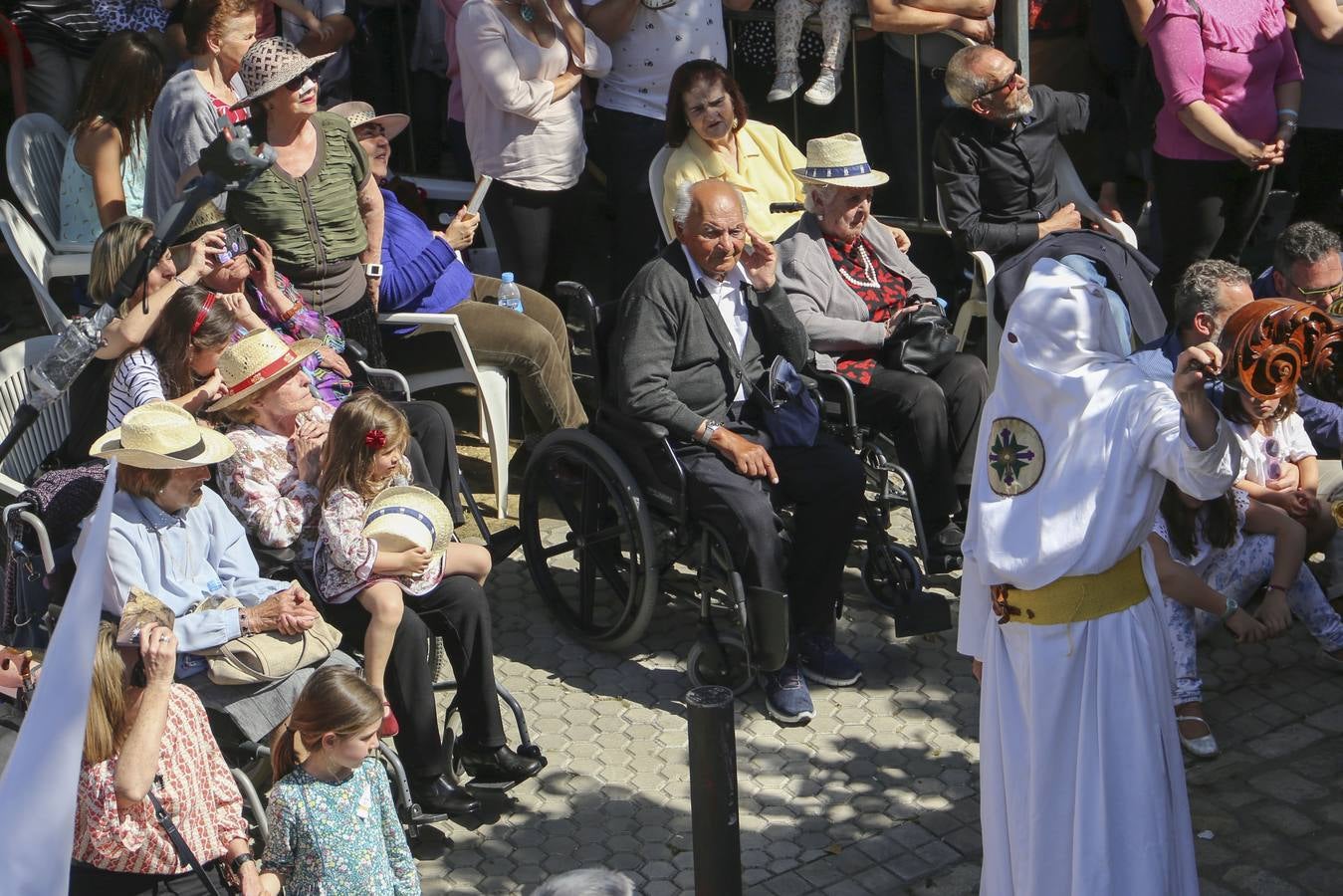 En imágenes, Triana acompaña a San Gonzalo este Lunes Santo