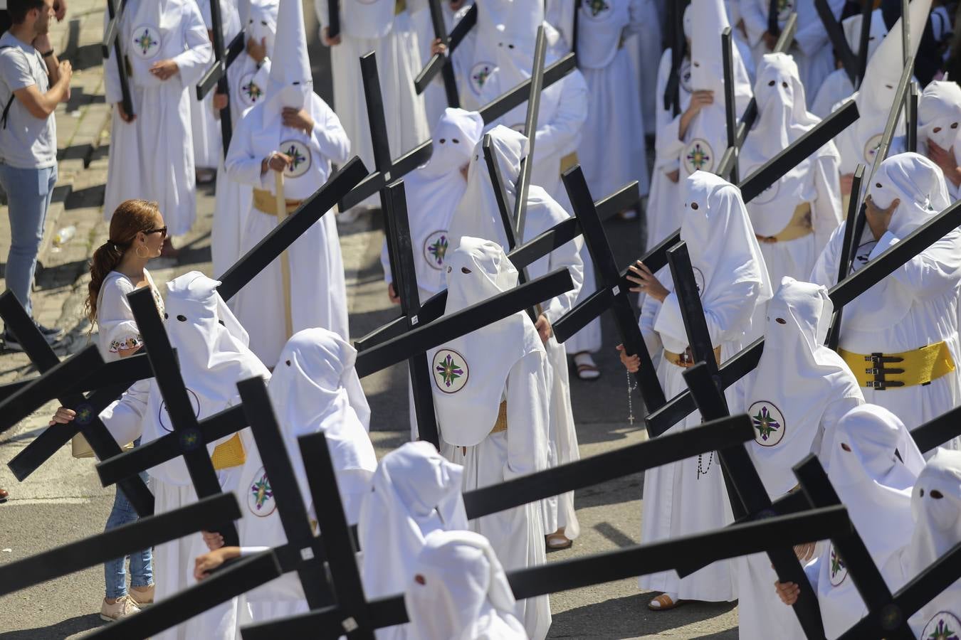 En imágenes, Triana acompaña a San Gonzalo este Lunes Santo