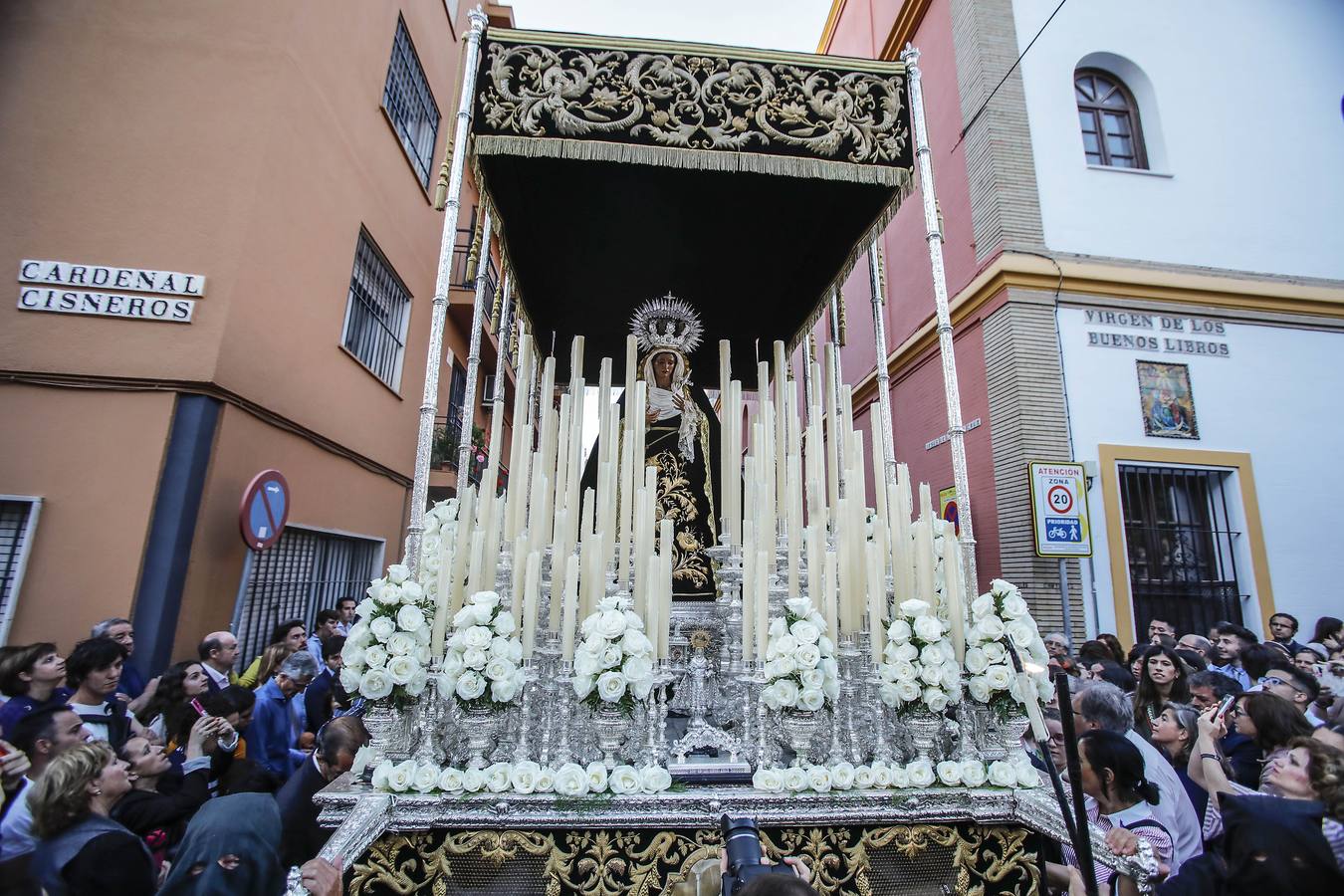 La solemne belleza de la Vera Cruz el Lunes Santo de Sevilla 2019