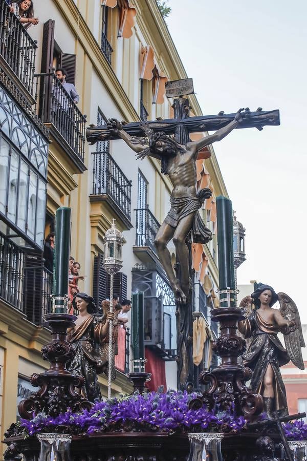 La solemne belleza de la Vera Cruz el Lunes Santo de Sevilla 2019