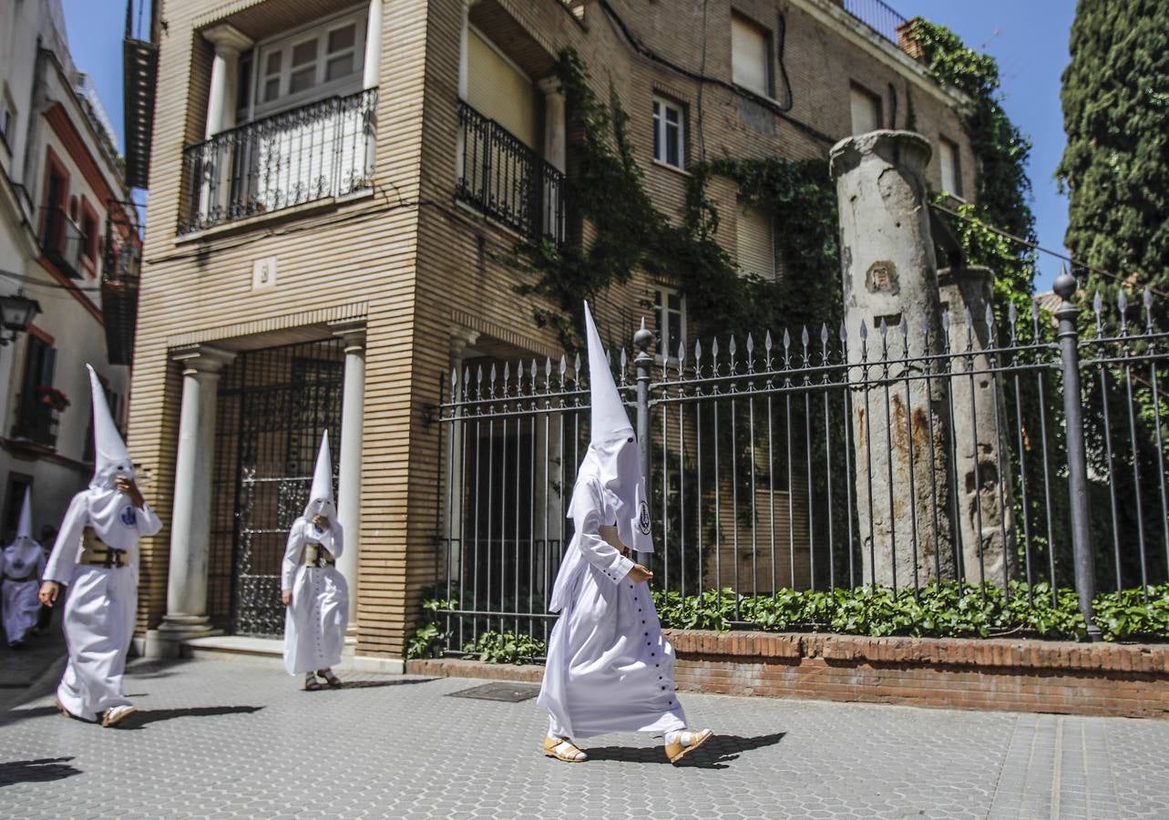 La belleza de la salida de La Candelaria este Martes Santo