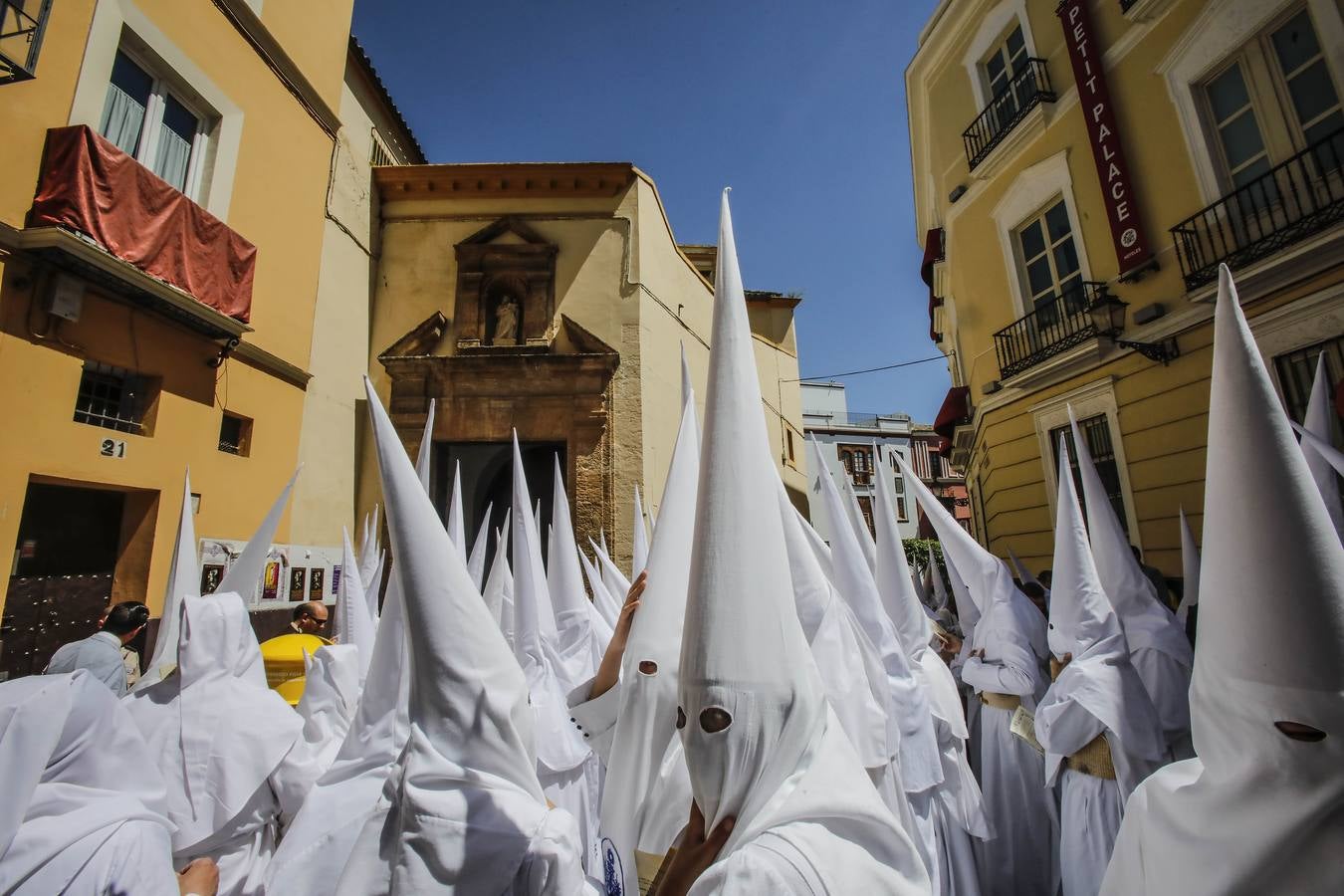La belleza de la salida de La Candelaria este Martes Santo