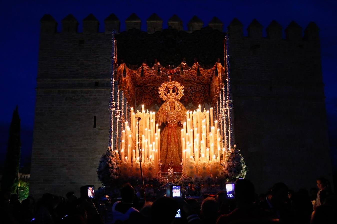 La estación de penitencia del Descendimiento de Córdoba, en imágenes