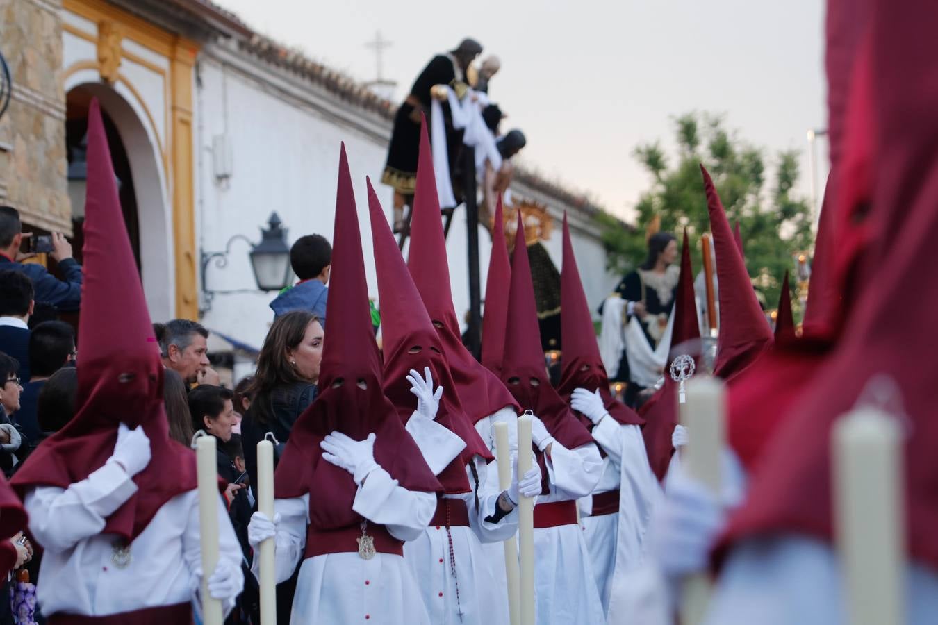 La estación de penitencia del Descendimiento de Córdoba, en imágenes