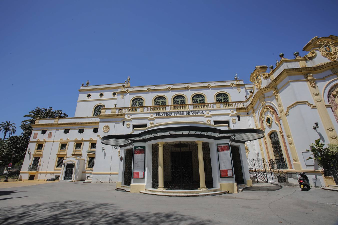 Así es el estado de degradación del entorno del Casino de la Exposición de Sevilla