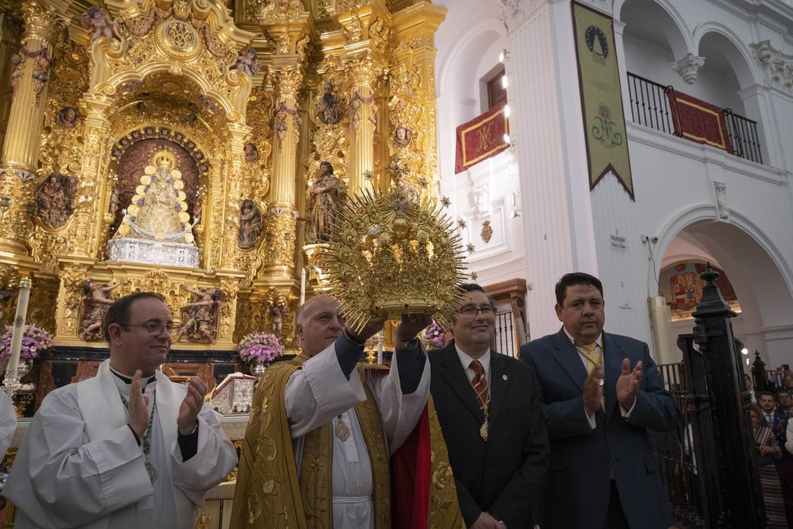 En imágenes, el acto de bendición a la Corona de Amor