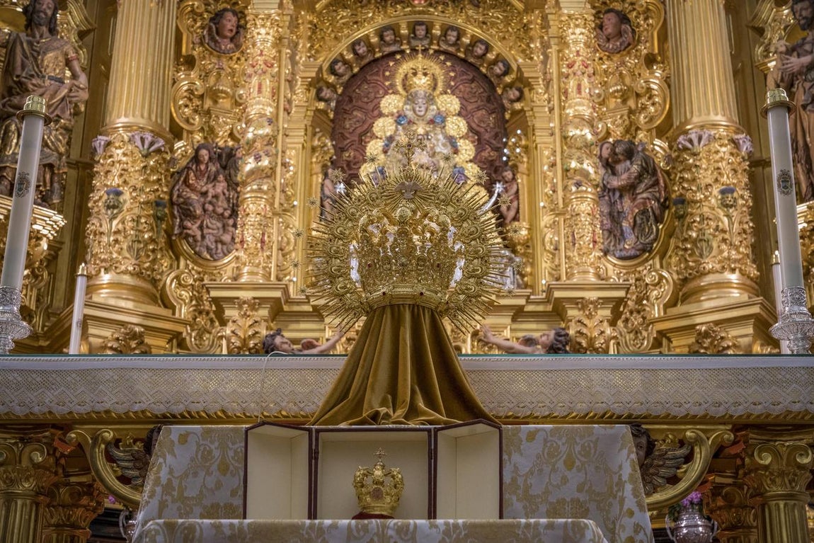 En imágenes, el acto de bendición a la Corona de Amor