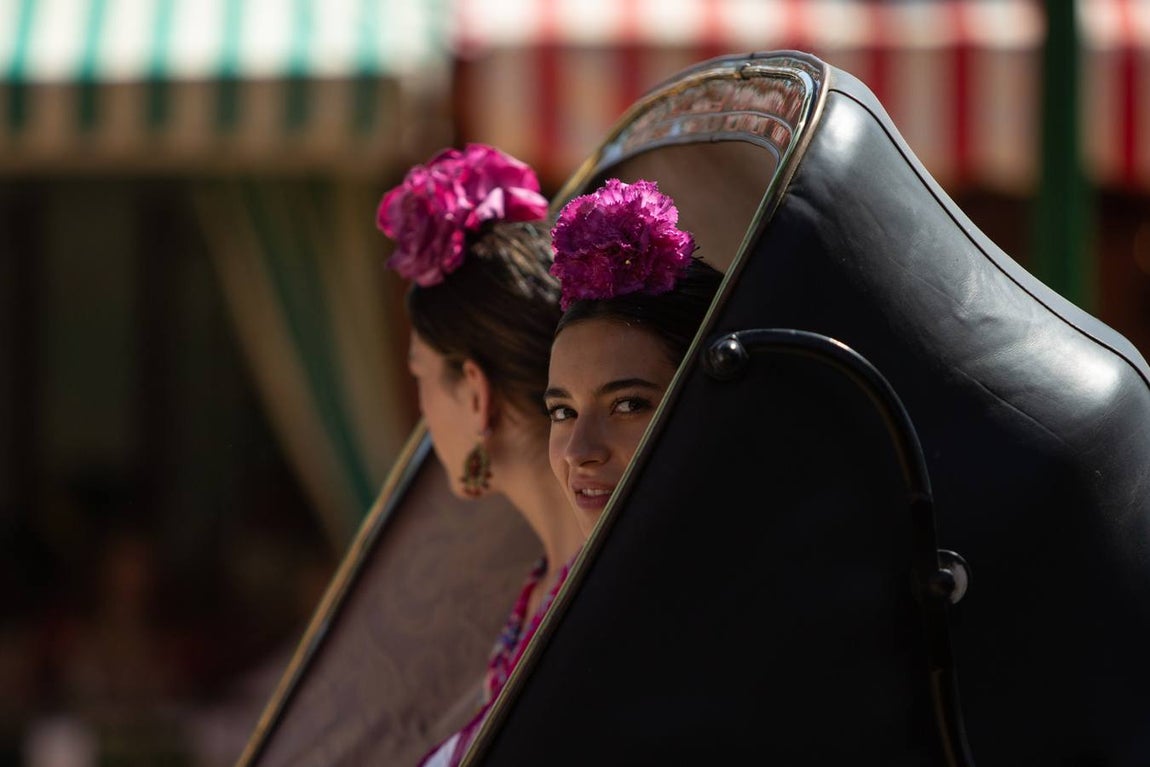 Feria de Sevilla: Vibrante y colorido domingo en el real