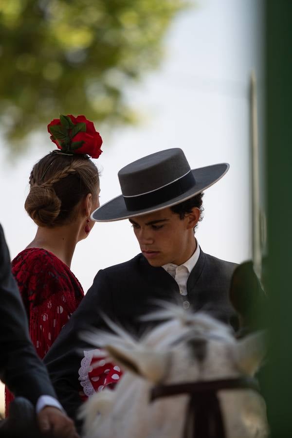 Feria de Sevilla: Vibrante y colorido domingo en el real