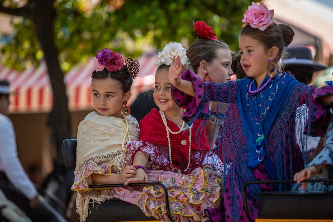 Feria de Sevilla: Vibrante y colorido domingo en el real