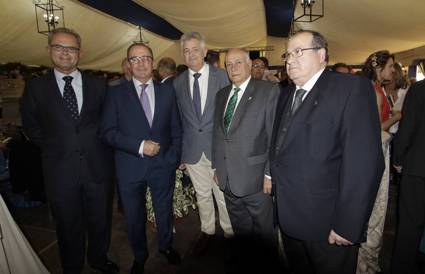 En imágenes, nutrida presencia política en el real de la Feria de Sevilla 2019