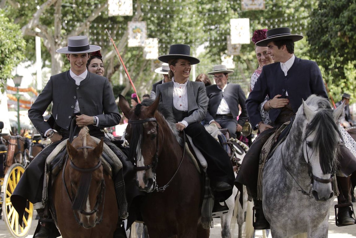 Galería: Jueves, un día perfecto para disfrutar de la Feria de Abril de Sevilla 2019