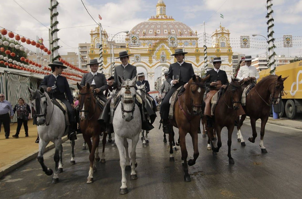 Galería: Jueves, un día perfecto para disfrutar de la Feria de Abril de Sevilla 2019