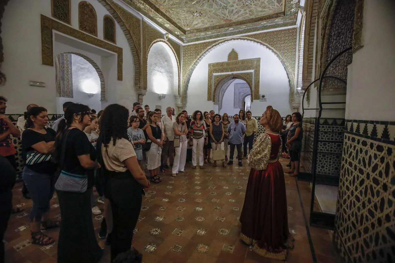El Alcázar de Sevilla recuerda a Magallanes en sus visitas nocturnas