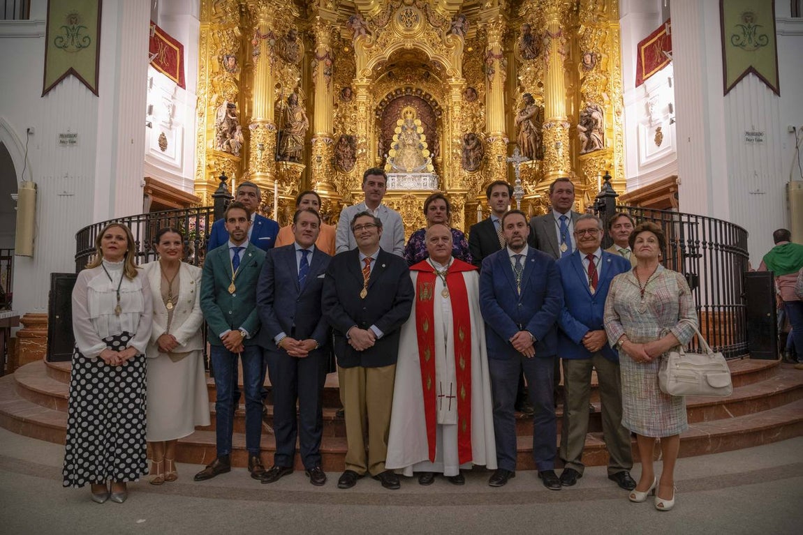 Las imágenes de la bendición del nuevo traje de la Virgen del Rocío