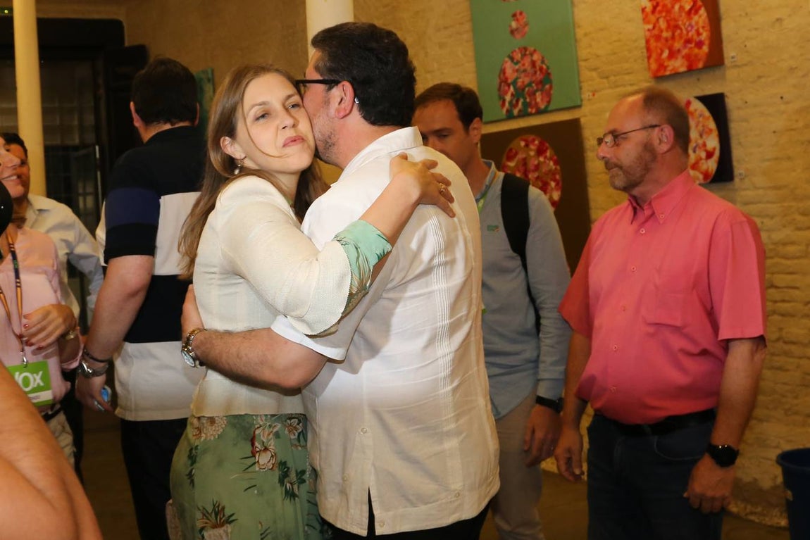 Así vive la noche electoral Vox en Sevilla