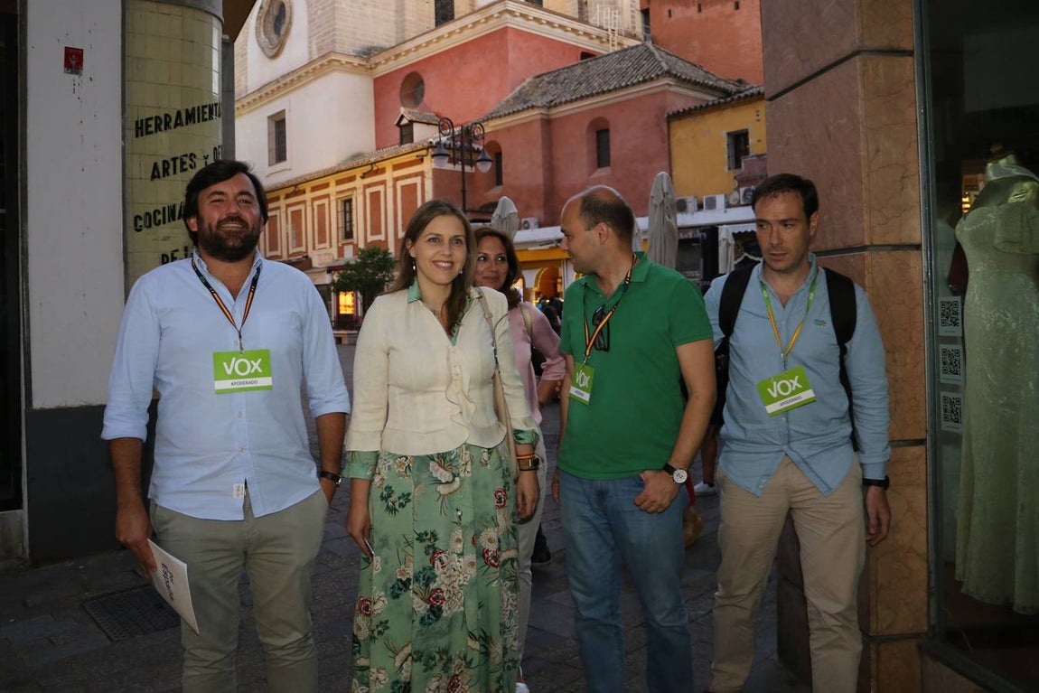 Así vive la noche electoral Vox en Sevilla