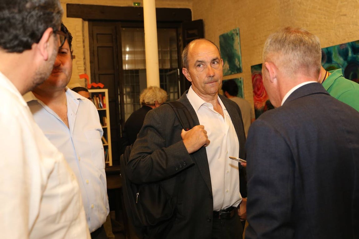 Así vive la noche electoral Vox en Sevilla