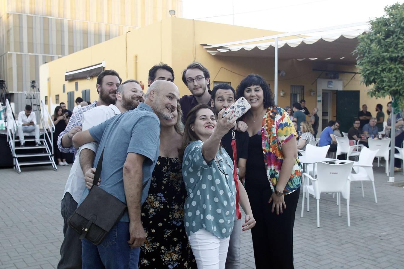 Adelante Sevilla pasa la noche electoral en el Polígono Sur
