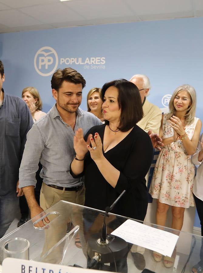 Rostros serios en la sede del PP en Sevilla