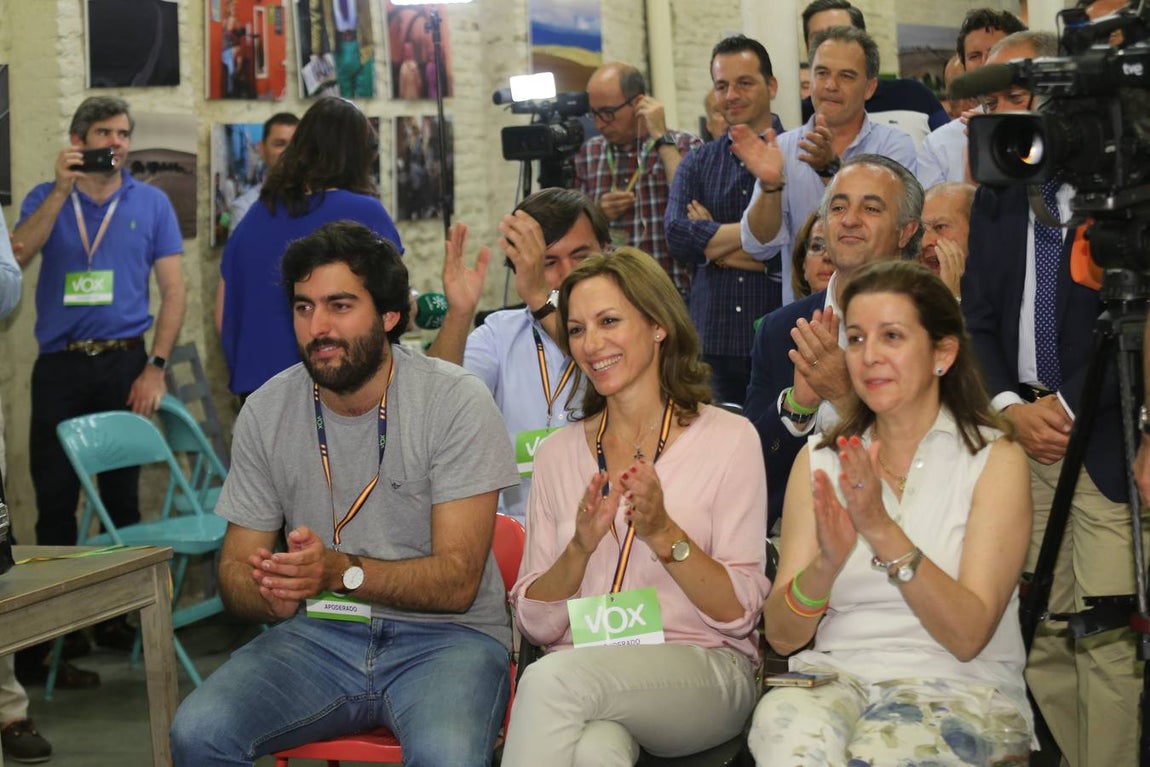 Así vive la noche electoral Vox en Sevilla