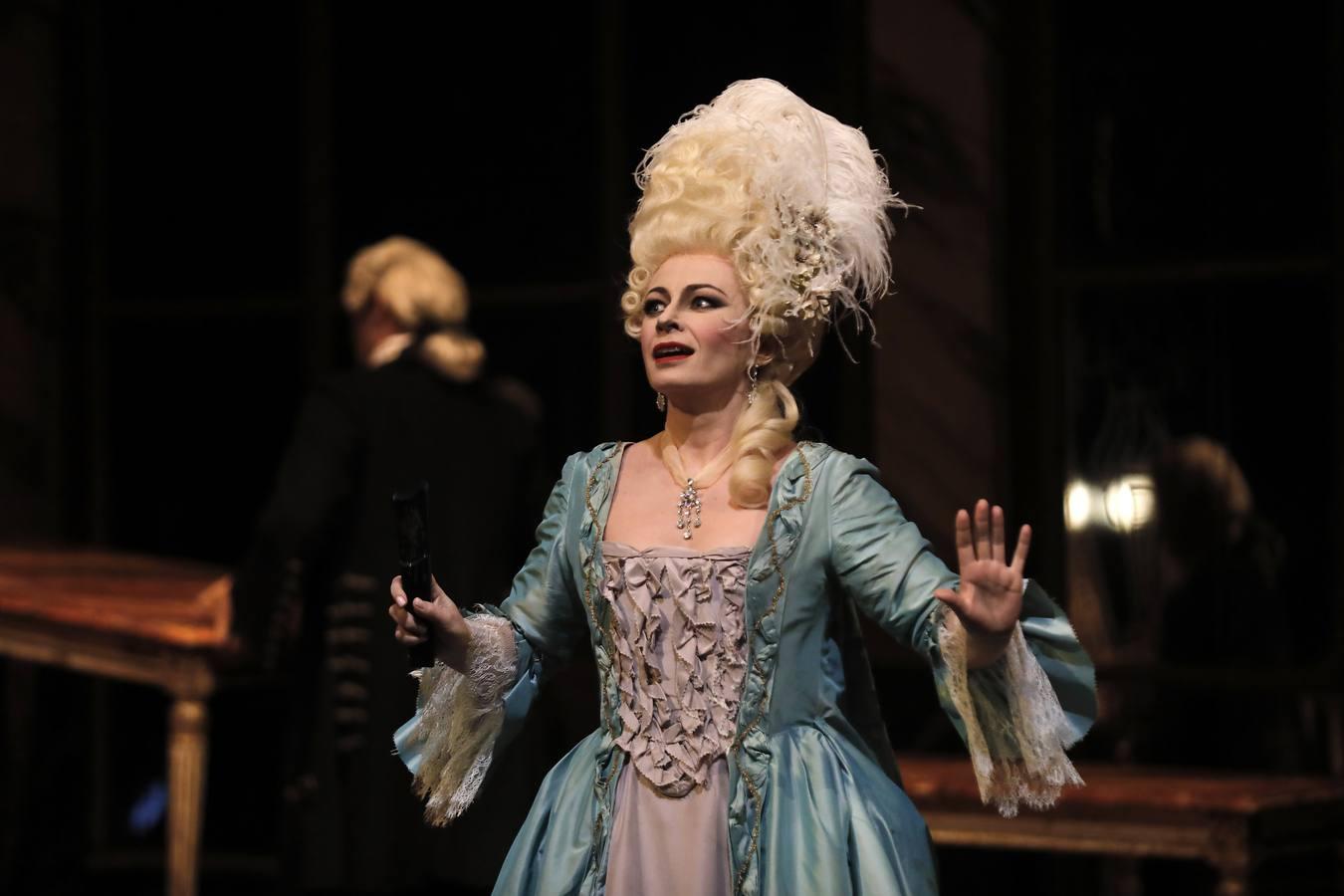 En imágenes, la ópera «Andrea Chénier», un amor trágico en el Teatro de la Maestranza