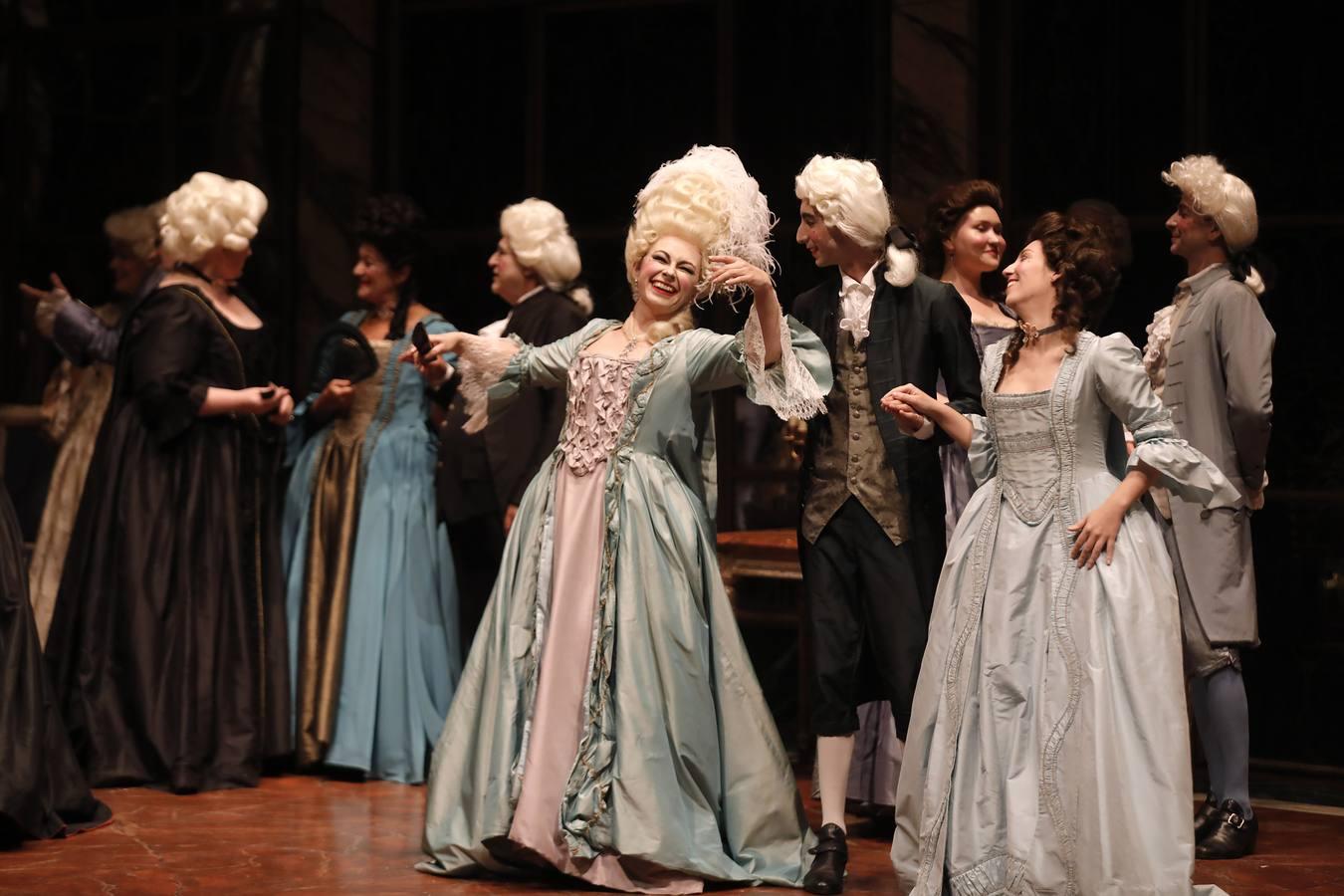 En imágenes, la ópera «Andrea Chénier», un amor trágico en el Teatro de la Maestranza