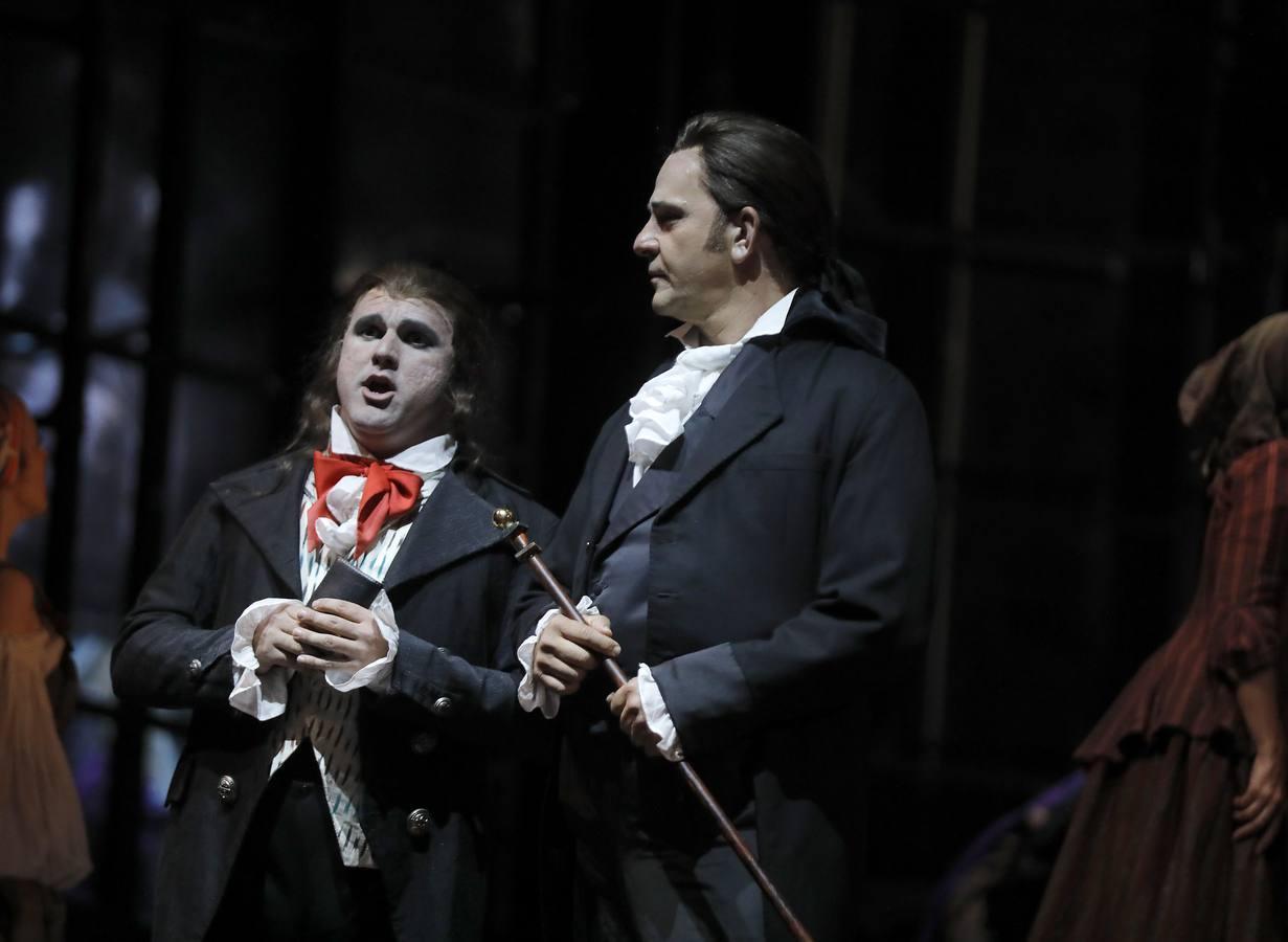 En imágenes, la ópera «Andrea Chénier», un amor trágico en el Teatro de la Maestranza