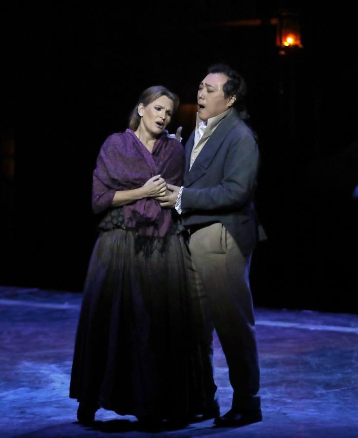 En imágenes, la ópera «Andrea Chénier», un amor trágico en el Teatro de la Maestranza
