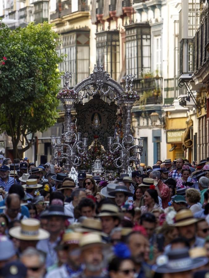 En imágenes, la salida de la hermandad del Rocío de Sevilla