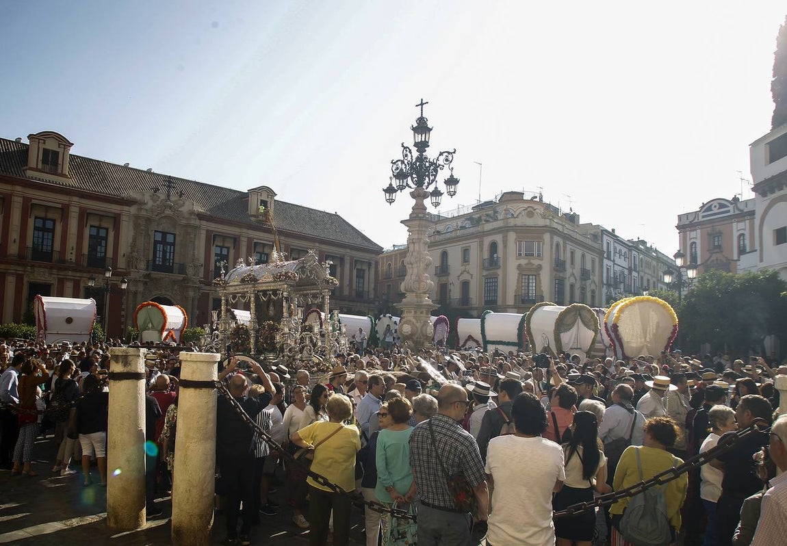 En imágenes, la salida de la hermandad del Rocío de Sevilla