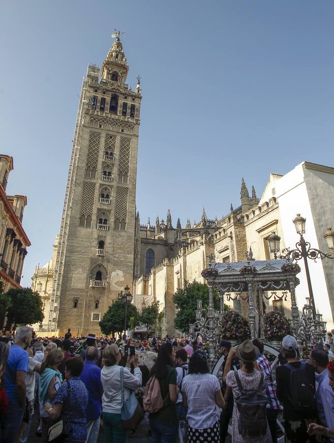 En imágenes, la salida de la hermandad del Rocío de Sevilla