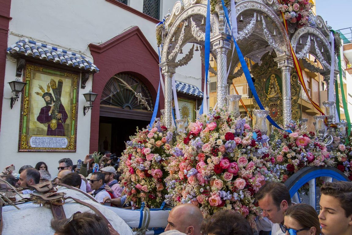 Multitudinaria salida de la hermandad del Rocío de Huelva