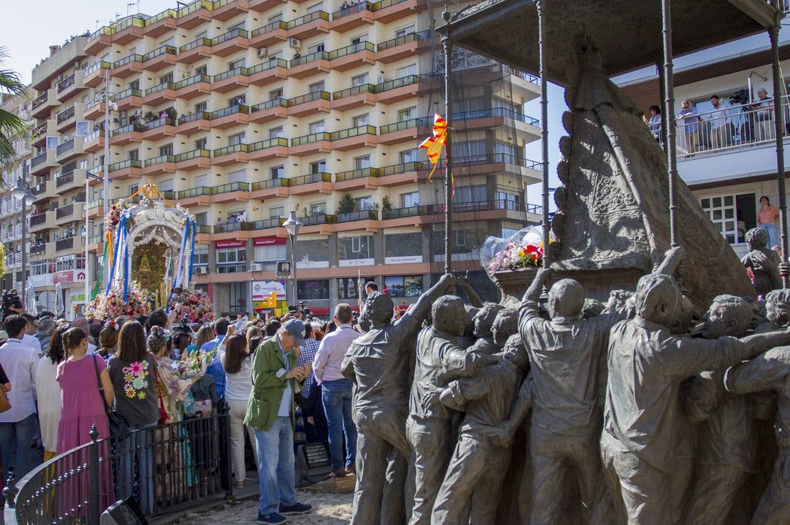 Multitudinaria salida de la hermandad del Rocío de Huelva