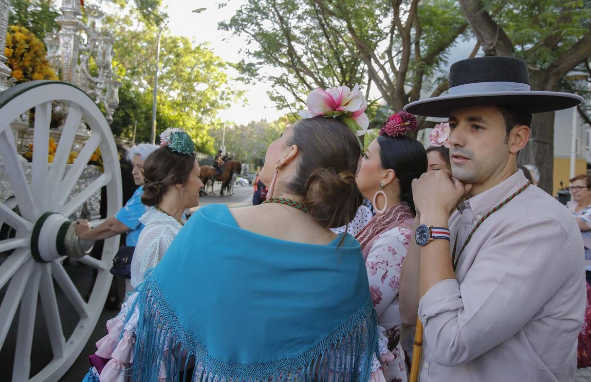 En imágenes, la salida de la hermandad del Rocío de Sevilla Sur